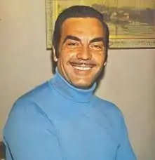 Ayhan Işık Kimdir? 